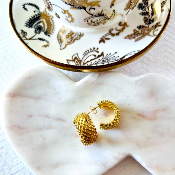 ” C- Hoop 18K Plated Stainless Steel Earrings - Picture 4 of 5